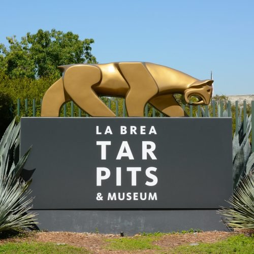 LOS ANGELES - MARCH 28, 2018: The La Brea Tar Pits entrance sign. The Tar Pits and Hancock Park are locatedd in the Miracle Mile area along Wilshire Boulevard.